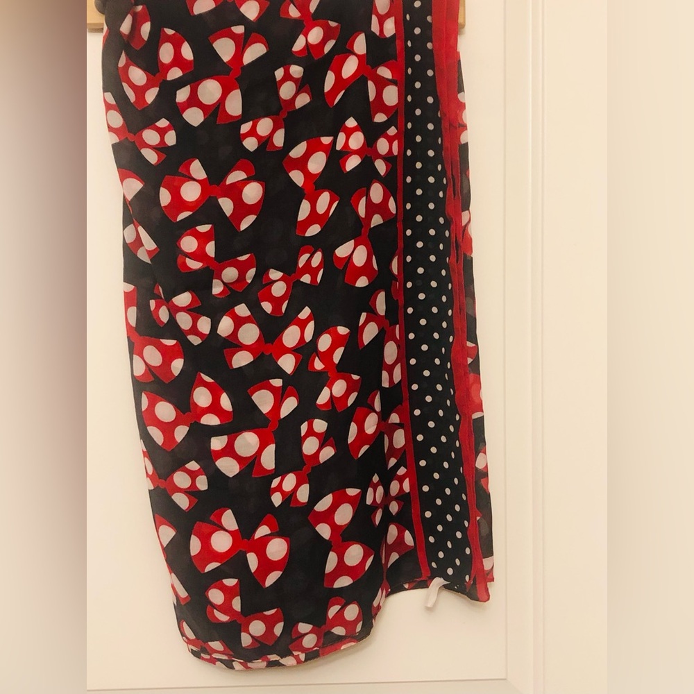 Disney Park Minnie’s Bow Scarf/Shawl